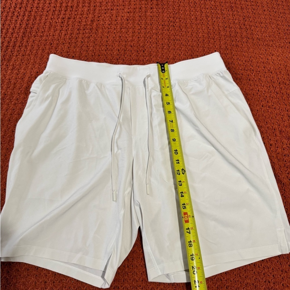 🤍lululemon athletica Men's Athletic Shorts🤍🤍color cream!!